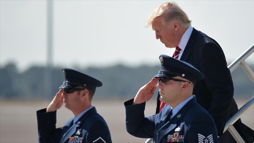 El presidente de Estados Unidos, Donald Trump, al llegar a la base militar MacDill en Florida, 6 de febrero de 2017.