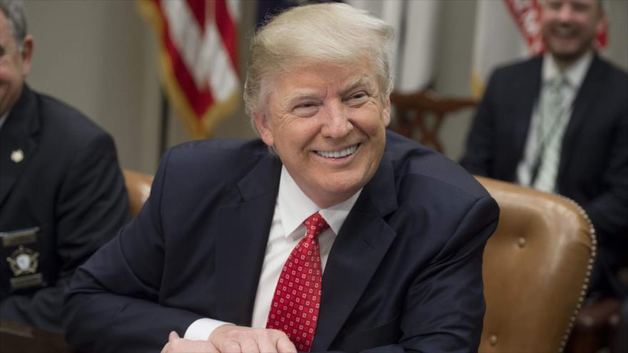 El presidente de los Estados Unidos, Donald Trump, habla durante una reunión con los sheriffs del condado en la sala Roosevelt de la Casa Blanca en Washington, 7 de febrero de 2017.
