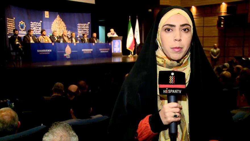 Musulmanes discuten acerca de la Revolución Islámica de Irán