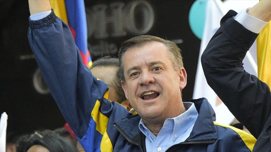 Andrés Páez, candidato vicepresidencial del movimiento de derecha Creando Oportunidades (CREO), tras inscribir su candidatura para las elecciones de febrero de 2017 en Quito, 9 de noviembre de 2016.