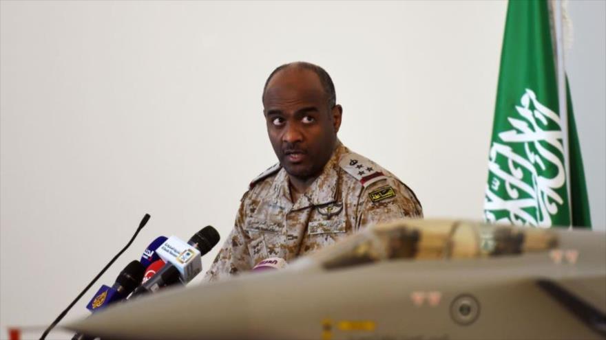 El portavoz del Ejército saudí, el general de brigada Ahmad al-Asiri, ofrece una rueda de prensa en la base militar de Riad, 26 de marzo de 2015.