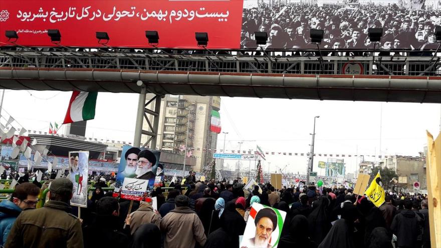 Los iraníes salen a las calles para conmemorar el 38º aniversario de la victoria de la Revolución Islámica, Teherán, la capital iraní, 10 febrero de 2017.