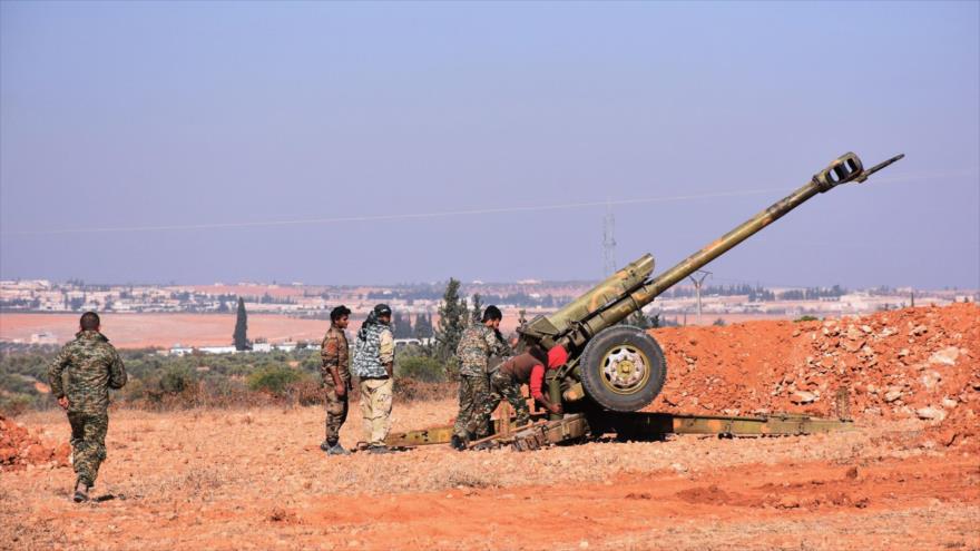 Efectivos del Ejército sirio durante los combates cerca de la ciudad de Al-Bab, en el norte de Siria.