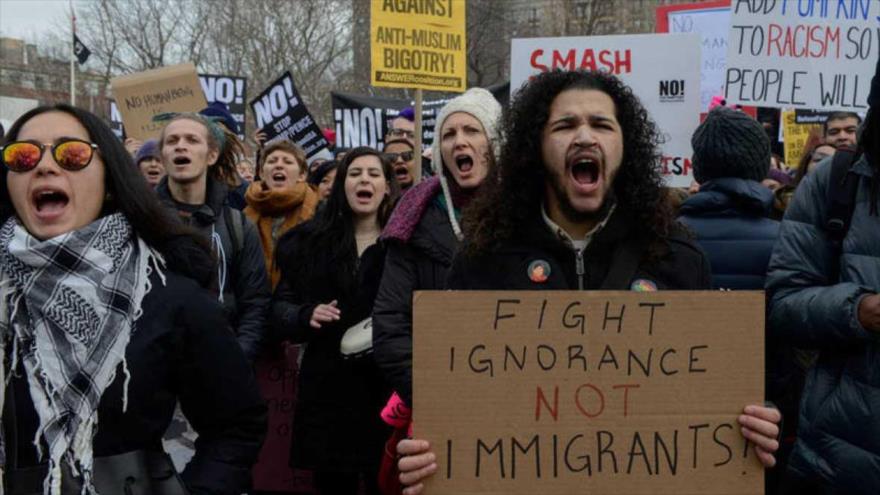 Masiva protesta en EEUU tras redadas para detener inmigrantes 