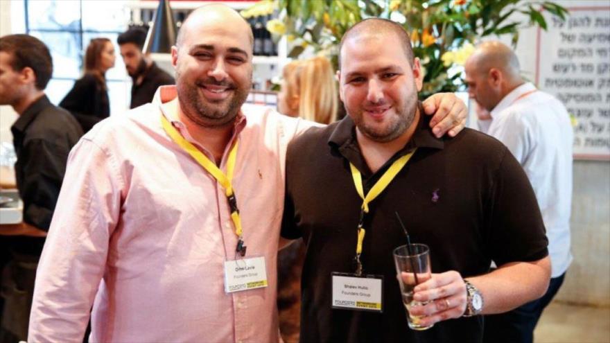 Omri Lavie (izda.) y Shalev Hulio, fundadores de la firma israelí NSO Group.