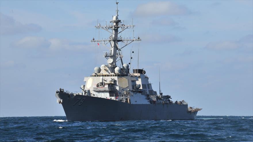 El portaviones estadounidense USS Porter navega en las aguas del océano Atlántico, 29 de enero de 2012.