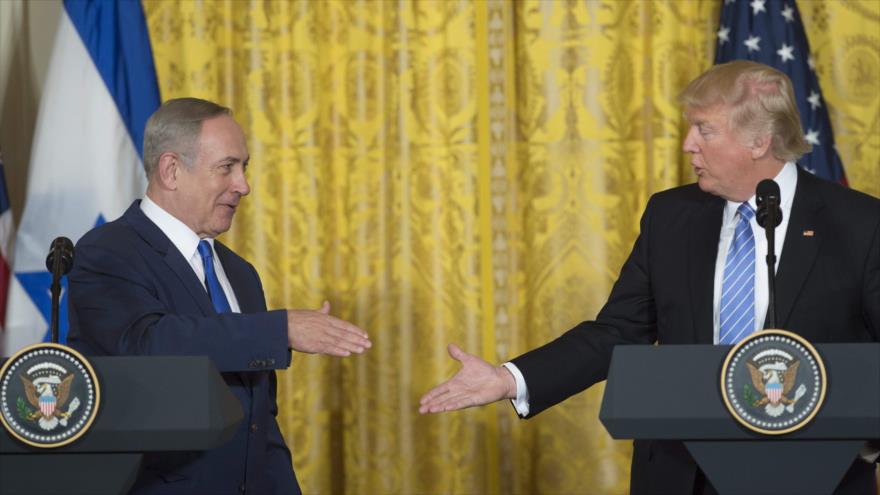 El presidente de EE.UU., Donald Trump (dcha.), durante una conferencia de prensa conjunta con el primer ministro israelí, Benyamin Netanyahu, en Washington, 15 de febrero de 2017.