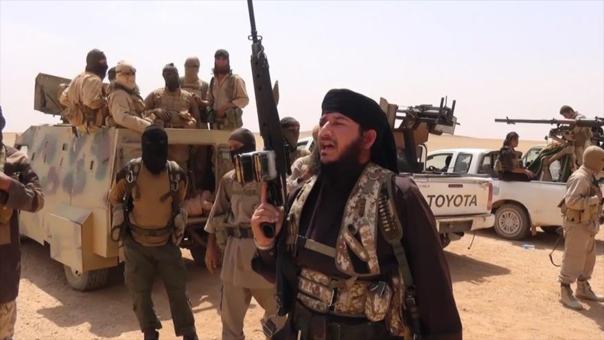Integrantes del grupo terrorista EIIL antes de librar un ataque en el norte de Irak.