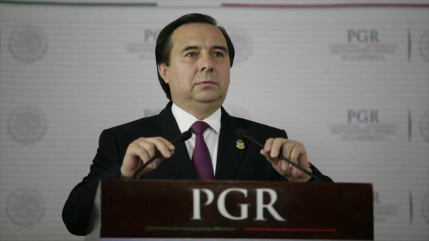 Tomás Zerón de Lucio, exdirector en jefe de la Agencia de Investigación Criminal de la Procuraduría General de la República (PGR) de México, ofrece una conferencia de prensa para anunciar la renuncia a su cargo, 15 septiembre 2016.