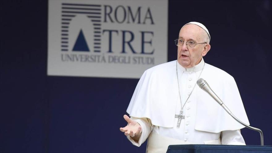 El Papa Francisco ofrece un discurso en Roma, capital italiano, 17 de febrero de 2017.