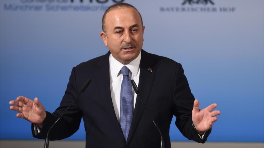 El ministro de Asuntos Exteriores de Turquía, Mevlut Cavusoglu, ofrece su discurso durante la Conferencia de Seguridad de Múnich, Alemania, 19 de febrero de 2017.