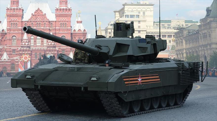 Un tanque ruso, el T-14 Armata, exhibido en la Plaza Roja, en Moscú, capital de Rusia.