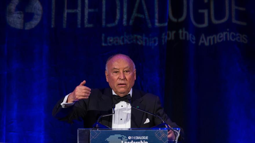 El presidente del Banco de Desarrollo de América Latina, Enrique García, habla después de haber recibido el premio Lifetime Achievement, en Washington, capital de EE.UU., 16 de noviembre de 2016.