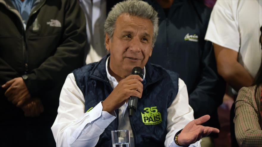 El candidato oficialista del Movimiento Alianza País, Lenín Moreno, habla durante una conferencia de prensa en Quito, capital ecuatoriana, 20 de febrero de 2017.