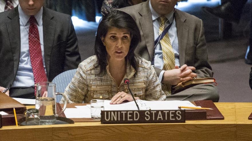 La embajadora de EE.UU. ante la ONU, Nikki Haley, ofrece un discurso en la reunión del Consejo de Seguridad en Nueva York, 21 de febrero de 2017.