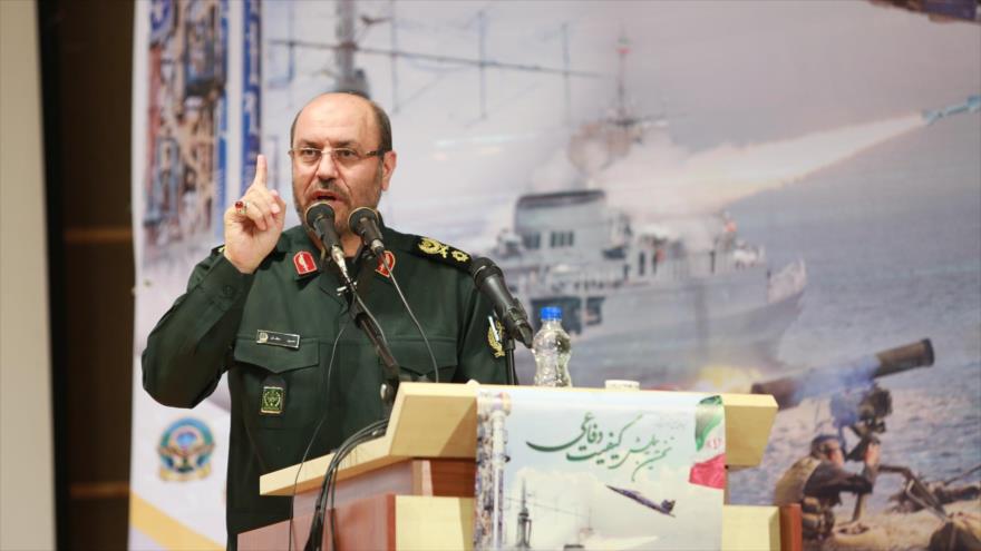 El ministro de Defensa de Irán, el general de brigada Husein Dehqan, ofrece un discurso en un foro militar en Teherán, capital iraní, noviembre de 2015.