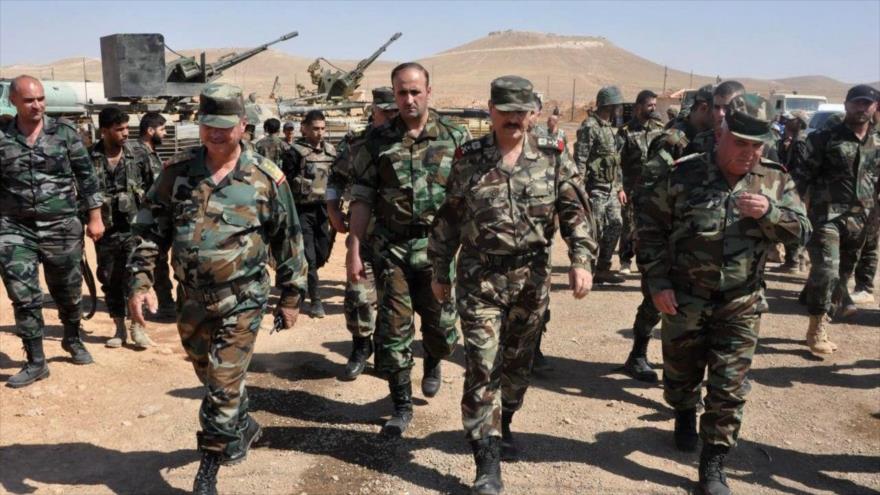 El ministro de Defensa sirio, el general Fahd Jasem al-Freij (segundo a la derecha), recibió una delegación militar china en Damasco, 18 agosto de 2016.