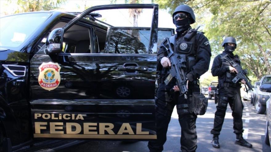 Efectivos de la Policía Federal de Brasil, durante un operativo.
