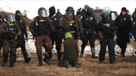 46 detenidos en protestas contra oleoducto de Dakota en EEUU