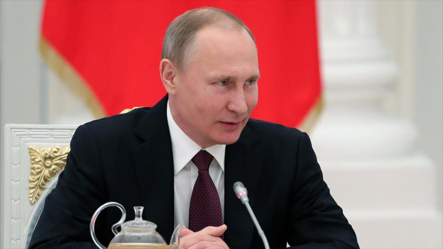 El presidente ruso, Vladimir Putin, en una reunión con los militares rusos en el Kremlin, 23 de febrero de 2017.