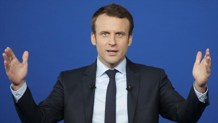 El candidato independiente a la presidencia de Francia Emmanuel Macron pronuncia un discurso durante una reunión en Saint-Priest-Taurion, sita en el centro de Francia, 25 de febrero de 2017.