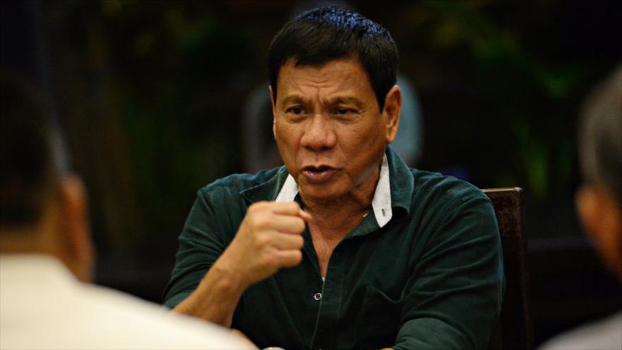 El presidente de Filipinas, Rodrigo Duterte, comparece ante periodistas en Manila, capital del país.
