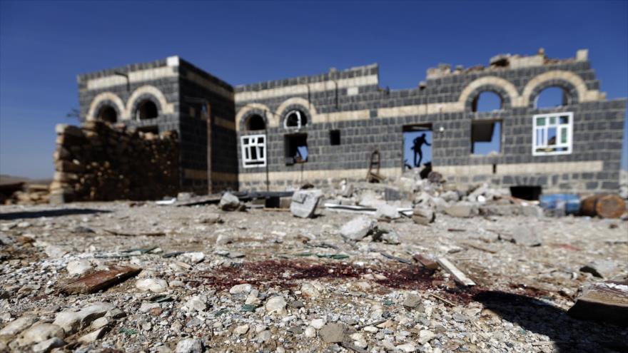 El escenario dejado por ataques aéreos contra un funeral en las cercanías de Saná, la capital, incidente que dejó varios muertos, 16 de febrero de 2017.