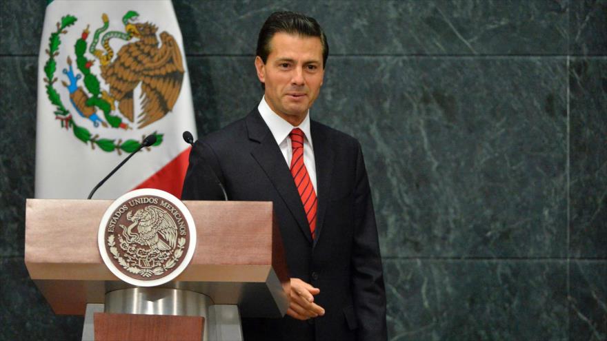 El presidente mexicano, Enrique Peña Nieto, durante una conferencia de prensa en el palacio presidencial de Los Pinos, en la Ciudad de México, 9 de noviembre de 2016.