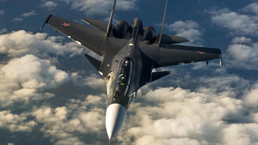 Un caza Sujoi 30MS ruso, modelo empleado también para vigilar el espacio aéreo de Crimea.