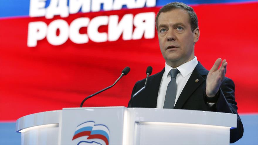 El primer ministro de Rusia, Dmitri Medvedev, durante su intervención entre los mismbros del partido gobernante Rusia Unida, Moscú, 22 de enero de 2017.