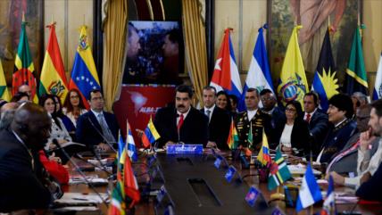 Maduro dice que "supremacía blanca" busca imponerse en A. Latina