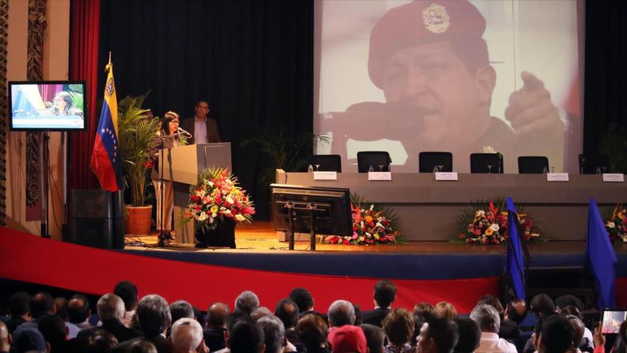 Canciller venezolana arremete contra el “cobarde” Kuczynski