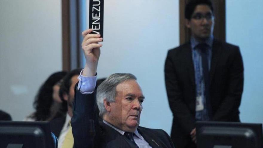 El excanciller venezolano Roy Chaderton, durante una sesión del Consejo Permanente de la Organización de los Estados Americanos (OEA), donde desde el 2008 hasta 2015 servía como el representante del Estado venezolano.