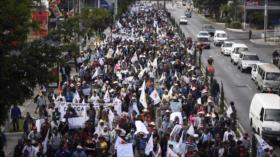 Miles de guatemaltecos demandan renuncia del presidente Morales
