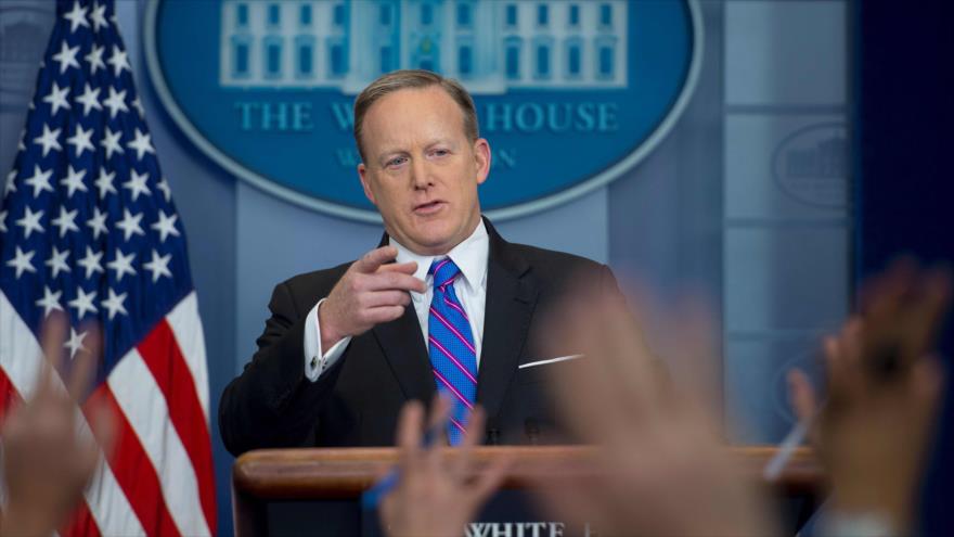 El portavoz de la Casa Blanca, Sean Spicer, ofrece una conferencia de prensa, 8 de marzo de 2017.