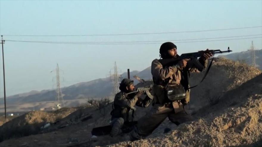 Integrantes del grupo terrorista EIIL (Daesh, en árabe), durante combates en el territorio iraquí.