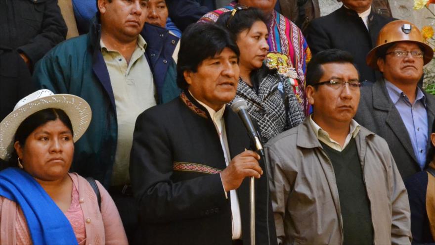 El presidente de Bolivia, Evo Morales, habla en una reunión con Conalcam (Coordinadora Nacional por el Cambio), 9 de marzo de 2017.