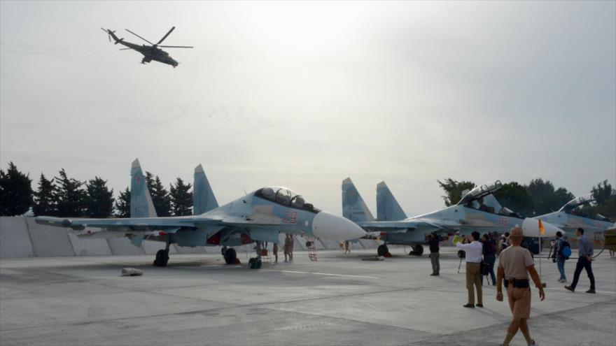 Aviones de guerra rusos en la base aérea de Hmeymim, situada en el oeste de Siria.