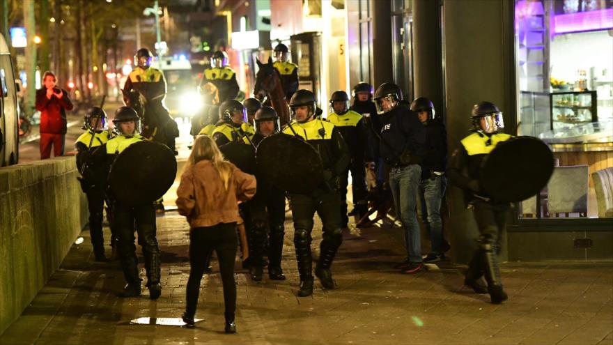 Holanda deporta a ministra turca y reprime a partidarios de Erdogan