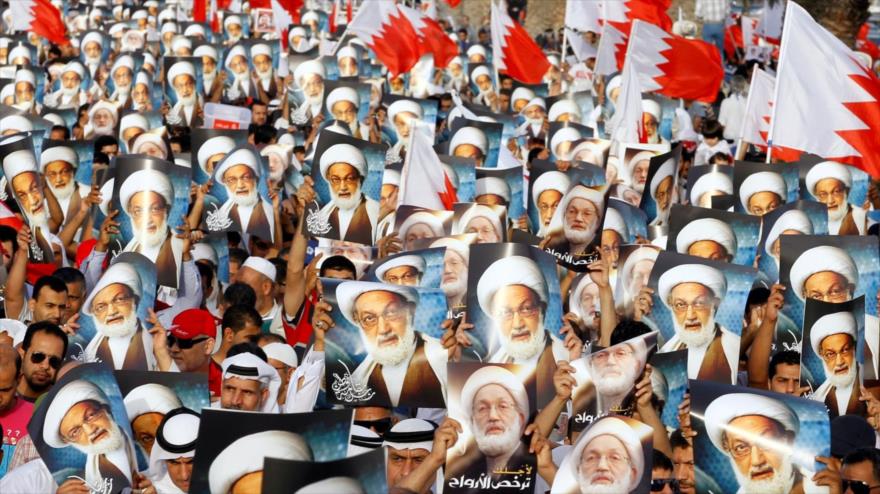 Bareiníes marchan en demanda de la liberación inmediata de su líder, el sheij Isa Ahmad Qasem.