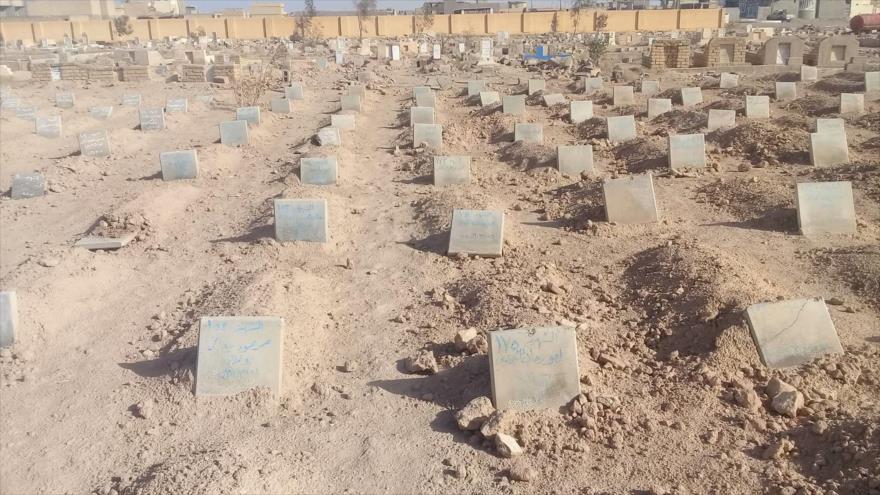 Las tumbas de los combatientes de Daesh que las fuerzas iraquíes encontraron en la provincia de Al-Anbar, 14 de marzo de 2017. 