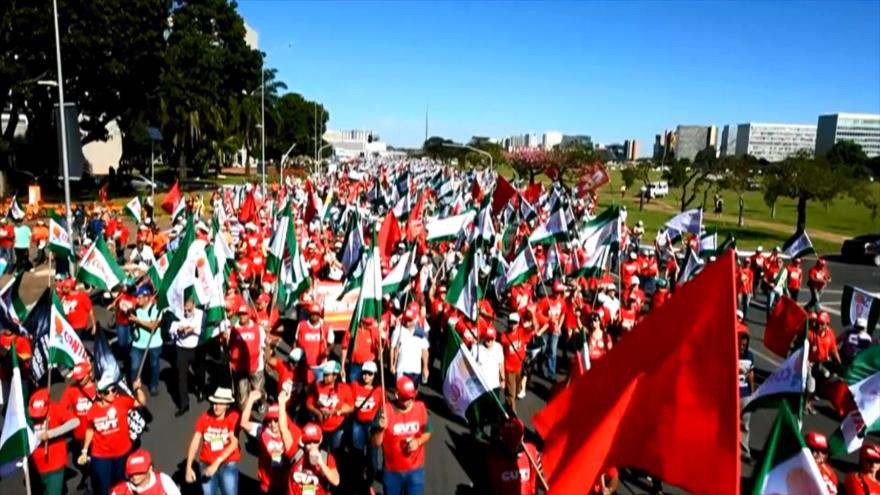 Brasileños protestan contra la reforma de pensiones de Temer