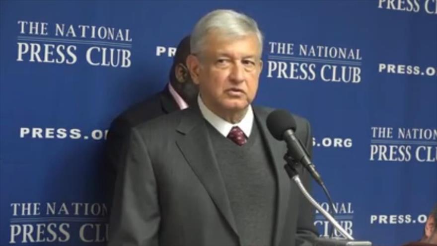 El líder mexicano del Movimiento de Regeneración nacional (Morena), Andrés Manuel López Obrador, en el Club Nacional de Prensa, en Washington, EE.UU., 15 de marzo de 2017. 