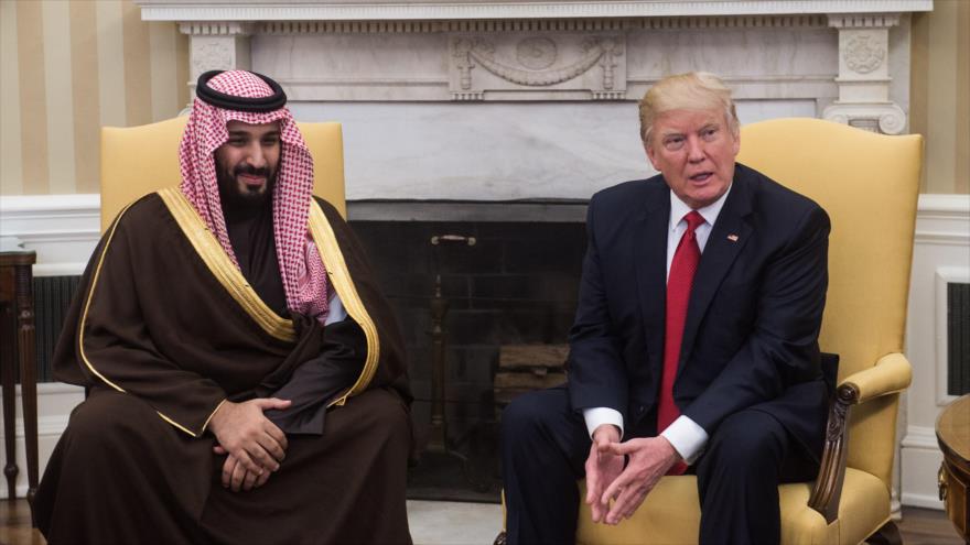 El presidente de EE.UU., Donald Trump (dcha.), recibe al ministro de Defensa saudí, Mohamad bin Salman, en la Casa Blanca, 14 de marzo de 2017.