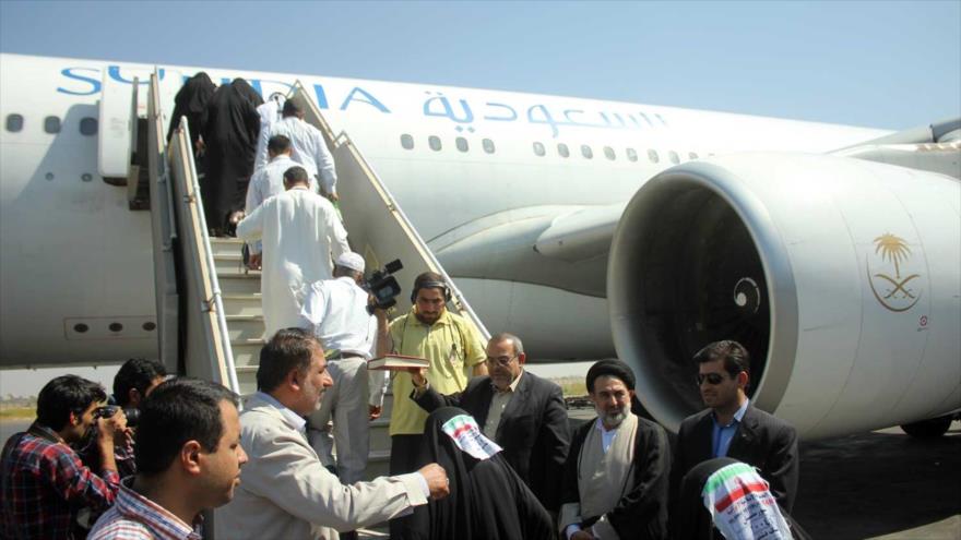 Peregrinos iraníes parten rumbo a Arabia Saudí para realizar la peregrinación anual de Hach 2014.