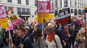 Miles de británicos protestan en Londres contra islamofobia