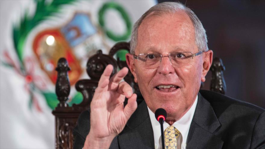 El presidente peruano, Pedro Pablo Kuczynski, habla durante una conferencia de prensa en el palacio presidencial en Lima, capital, 9 de marzo de 2017.