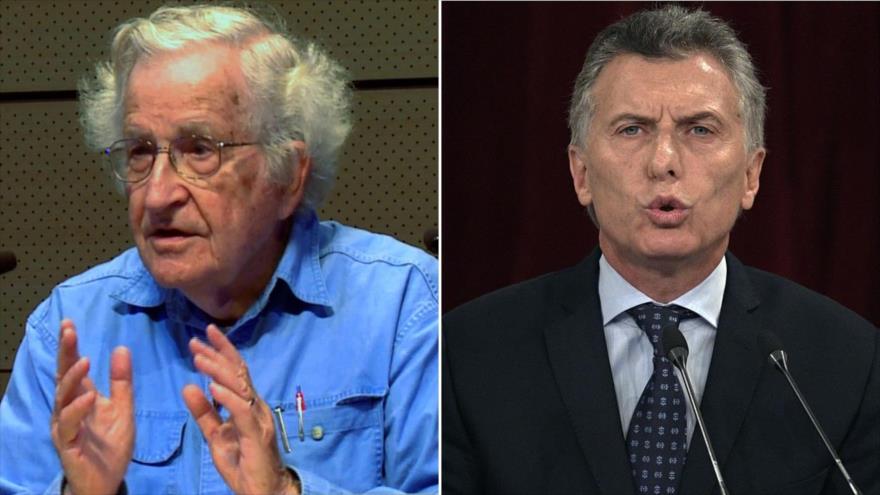 El célebre politólogo estadounidense Noam Chomsky (izqda.) y el presidente argentino, Mauricio Macri.