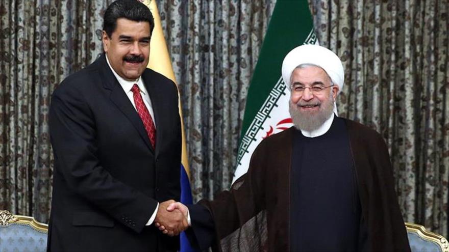 El presidente venezolano, Nicolás Maduro, y su homólogo iraní, Hasan Rohani, durante una reunión en la capital del país persa, Teherán, 22 de octubre de 216.