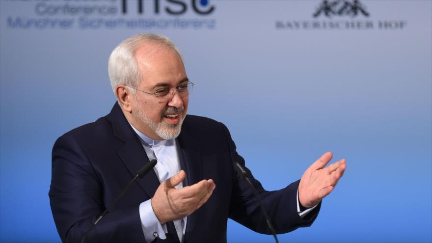 El canciller iraní, Mohamad Yavad Zarif, ofrece un discurso en la tercera y última jornada de la Conferencia de Seguridad de Múnich (MSC, en inglés), en Alemania, 19 de febrero de 2017.